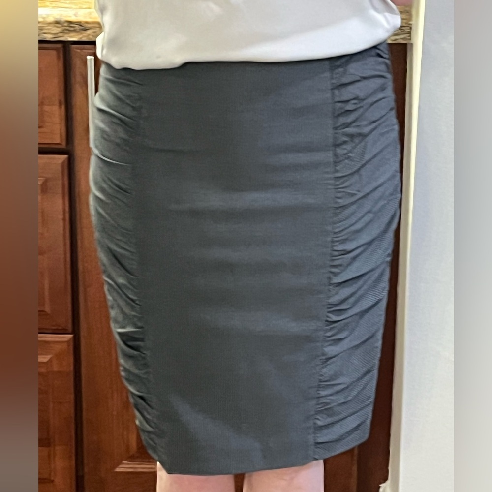 Anthropologie (label Cartonnier) gray, knee length tapered skirt.
